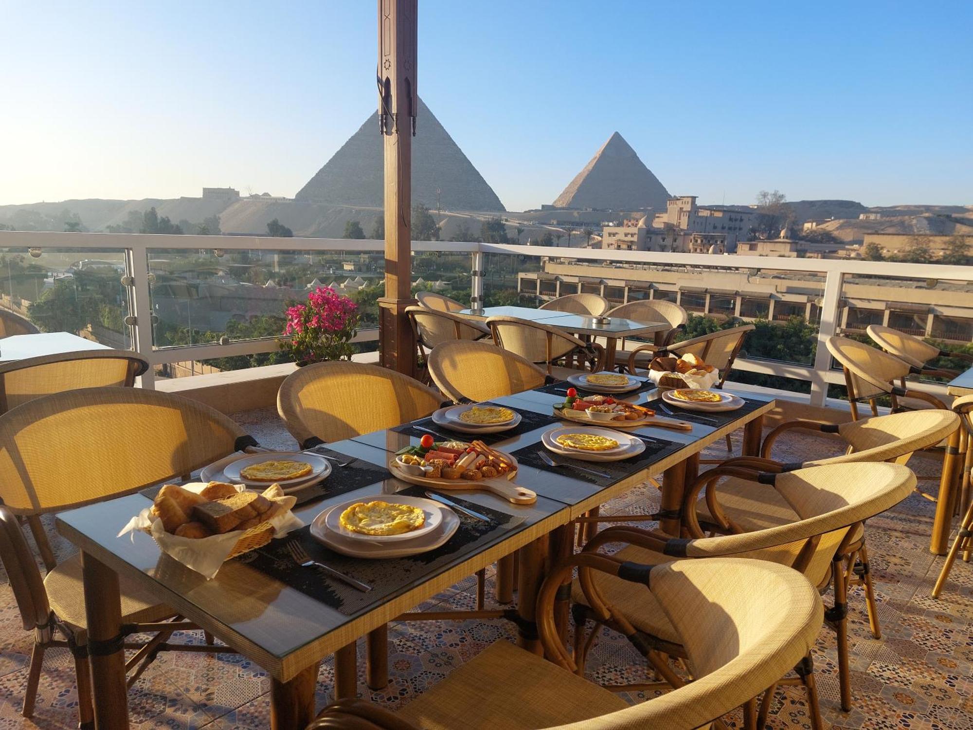 Doudou Pyramids View Hotel Kafret el-Gabal Buitenkant foto