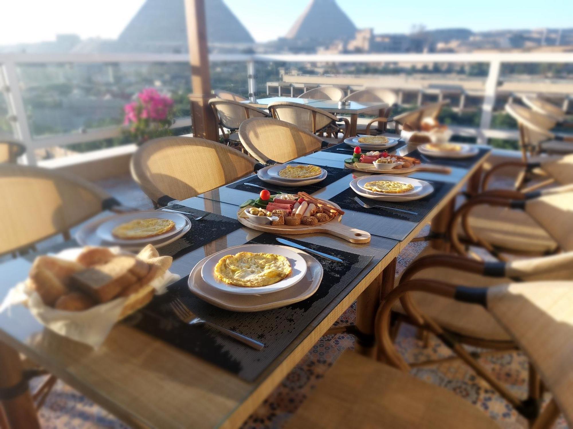 Doudou Pyramids View Hotel Kafret el-Gabal Buitenkant foto
