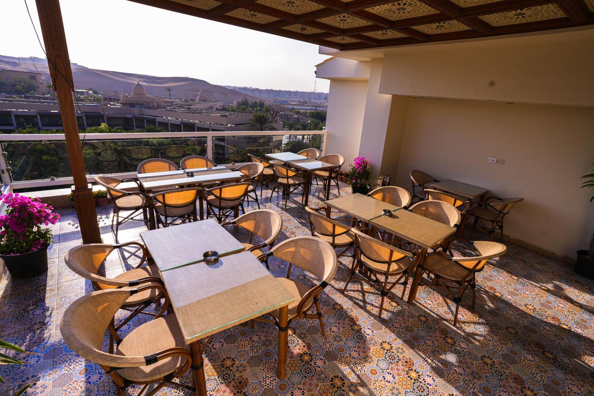 Doudou Pyramids View Hotel Kafret el-Gabal Buitenkant foto